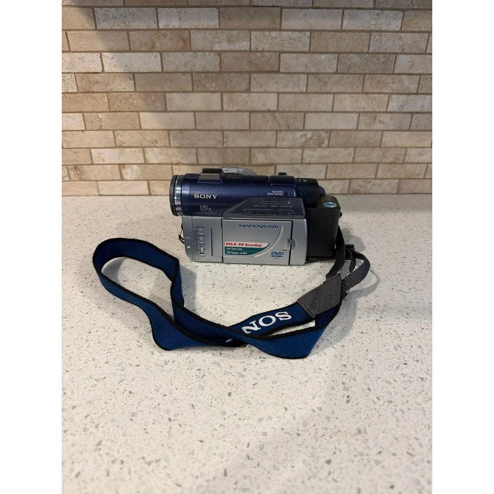 Sony DCR-DVD100‎ Handycam Camcorder Untested with Case